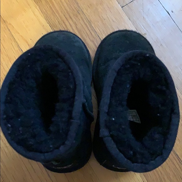 Toddler Uggs boot size 9 - Picture 6 of 6